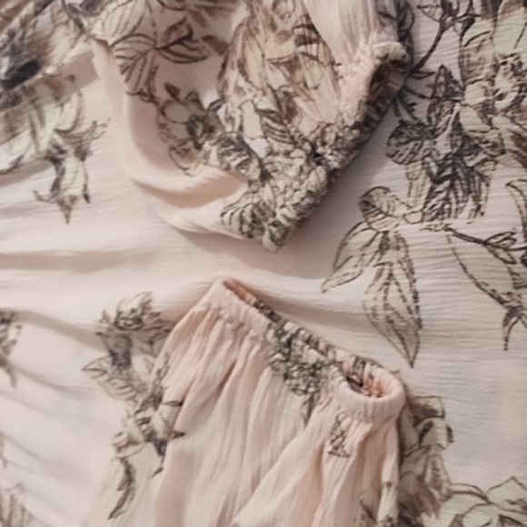 Soft Pink Floral Ruffled Tunic Blouse with Long Blouson Sleeves - Picture 10 of 11